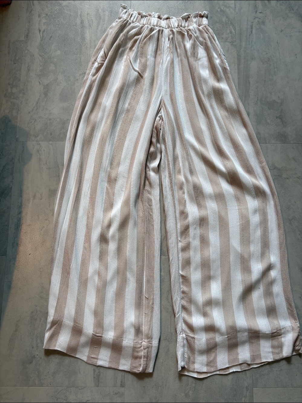 American Eagle  wide leg pants wide, vertical stripes   Taupe white  pockets  XS